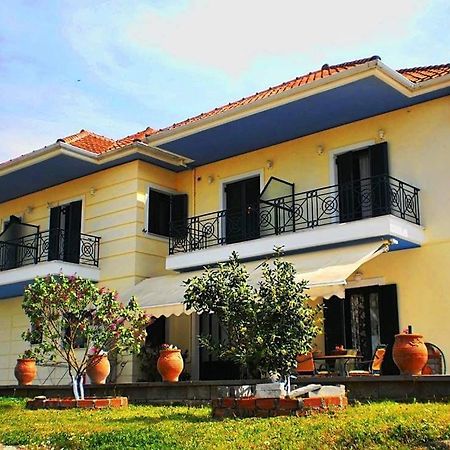 Guesthouse Bizani Neo Mpizani Esterno foto