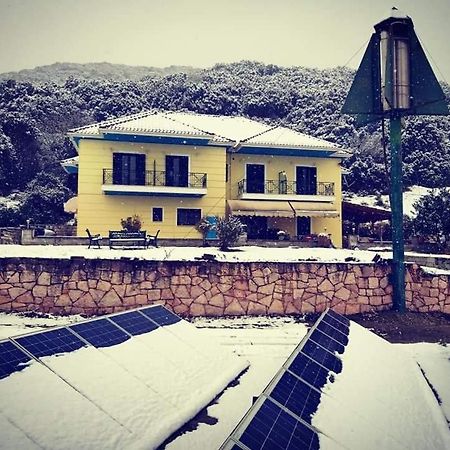 Guesthouse Bizani Neo Mpizani Esterno foto