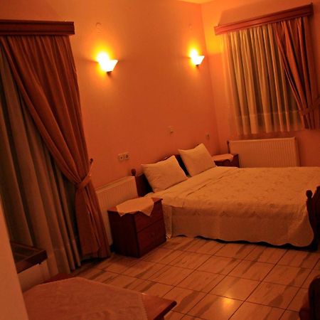 Guesthouse Bizani Neo Mpizani Esterno foto