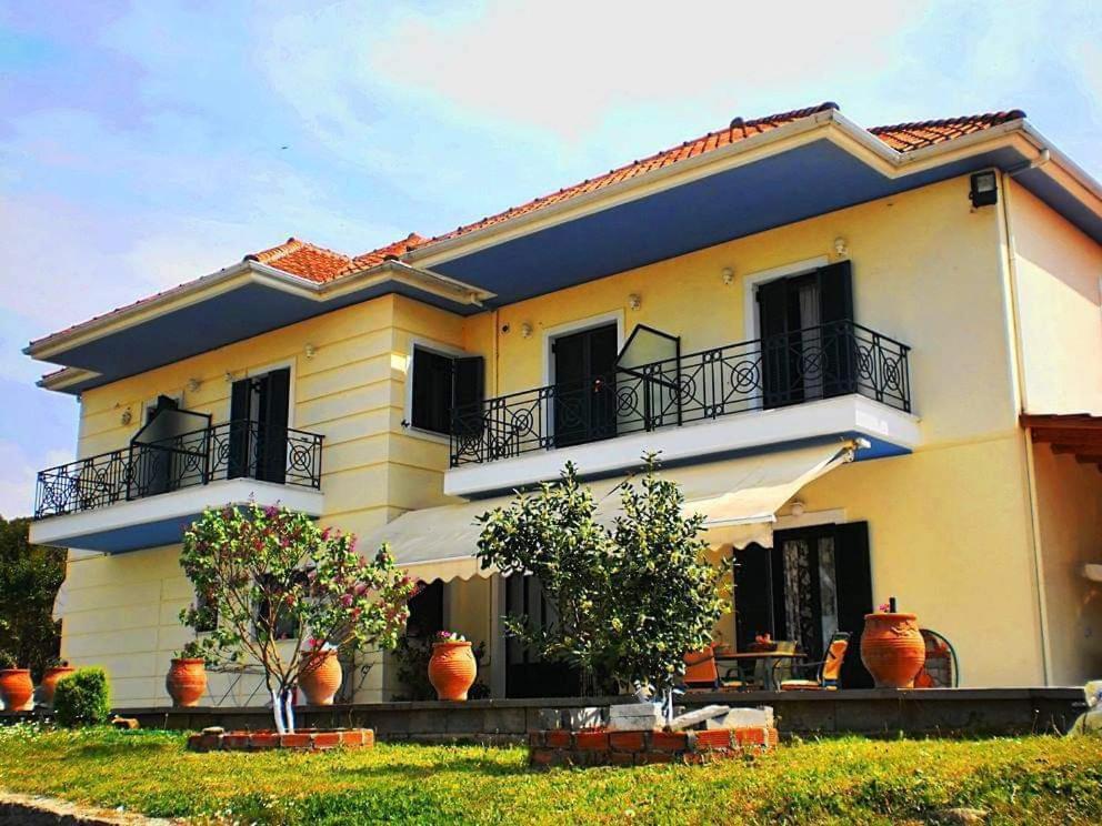 Guesthouse Bizani Neo Mpizani Esterno foto