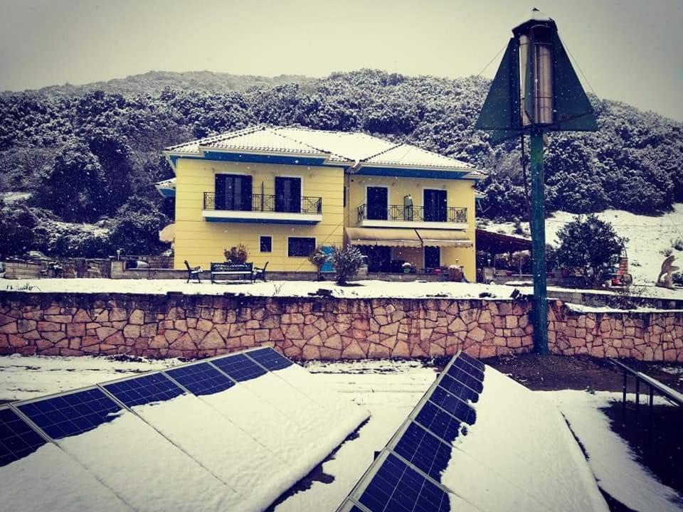 Guesthouse Bizani Neo Mpizani Esterno foto