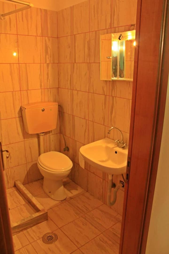 Guesthouse Bizani Neo Mpizani Esterno foto